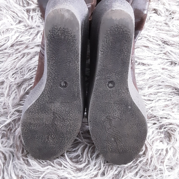 Donald J. Pliner - Picture 2 of 4